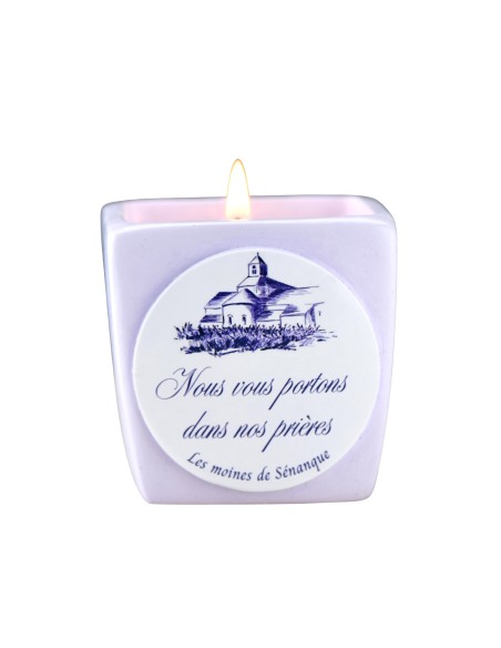 Bougie faite à la main, parfumée à l'huile essentielle de lavande de l'abbaye de Sénanque
